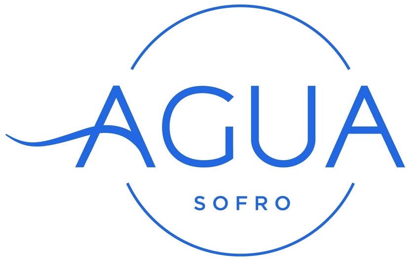 Logo Aguasofro bleu avec cercle et vagues, symbolisant la sophrologie aquatique et le bien-être dans l'eau
