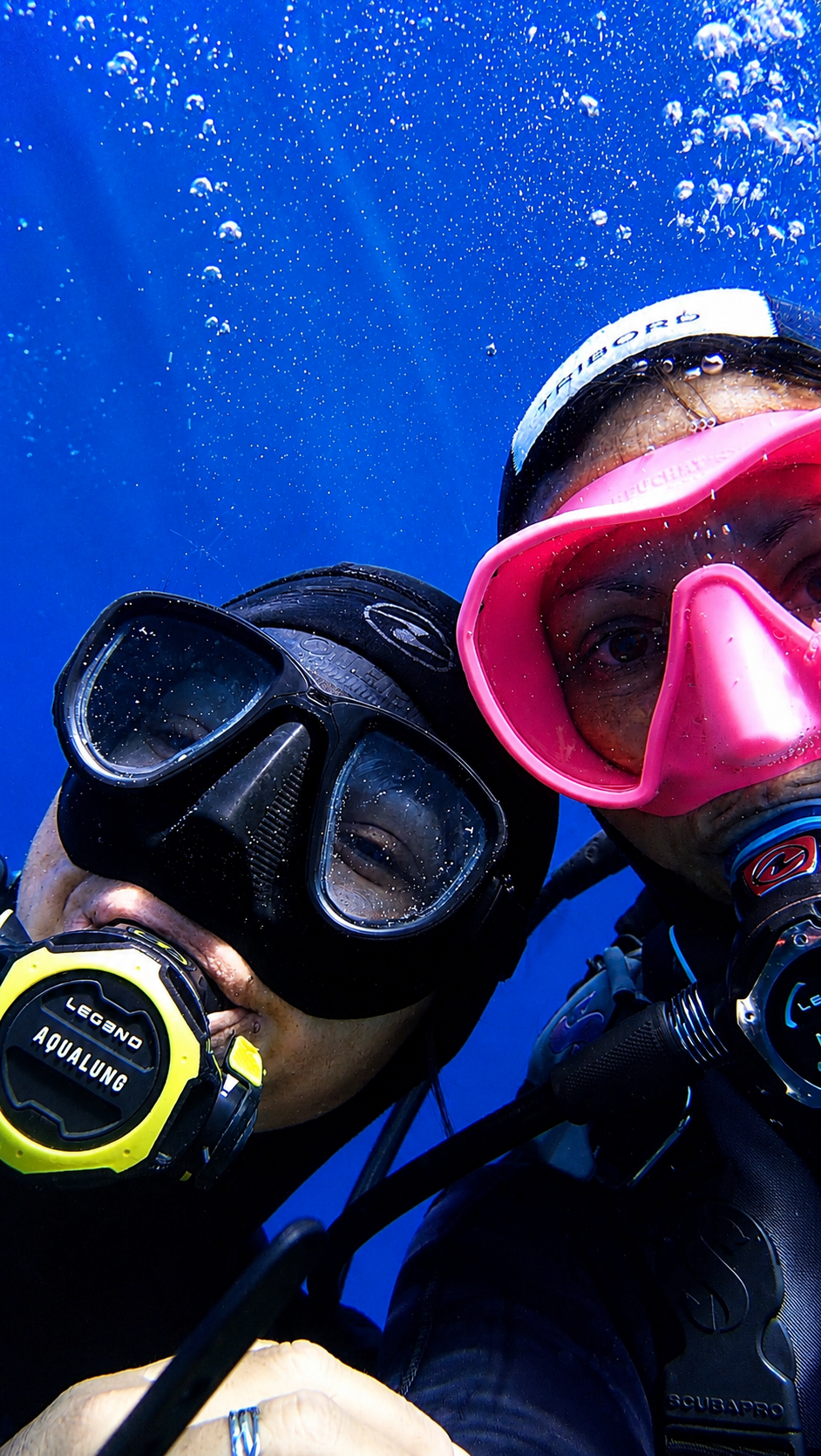 Agnès Ferrand et Maude de Corsica sub en photo portrait en plongée sous marine à Bastia